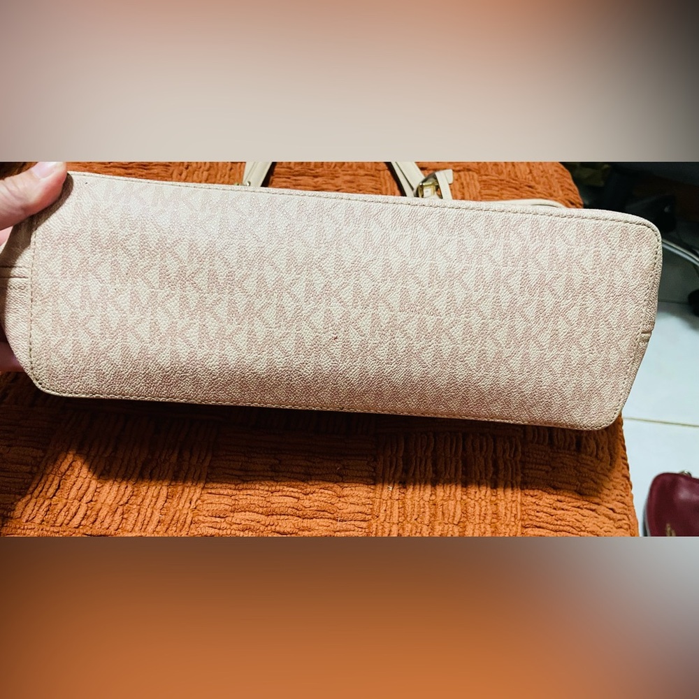 Michael Kors Cream Tote with Gold Accents - Picture 5 of 7
